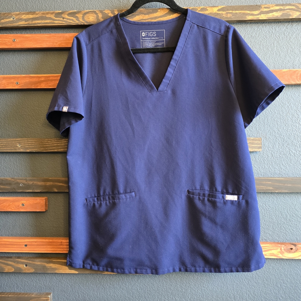 Figs Women's Navy Short Sleeve Scrub Top. 2 Pockets. Like New. Large